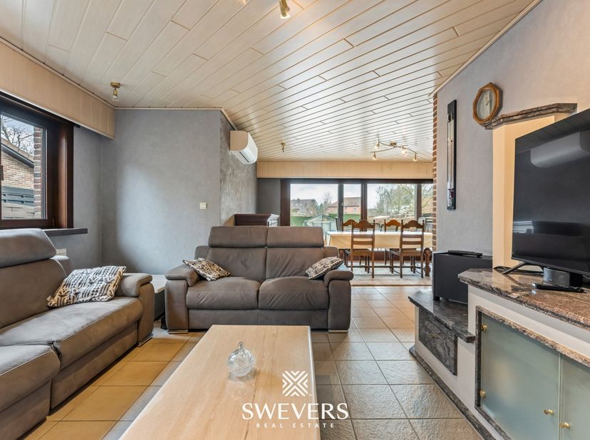 Voor meer info en foto’s, surf naar www.swevers.be – In een rustige woonwijk in Beverlo vind je deze instapklare open bebouwing op een perceel van 12a