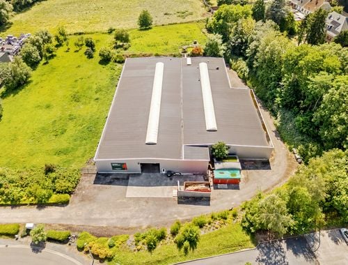                                         Bedrijfsgebouw te koop in Manage, € 1.800.000
