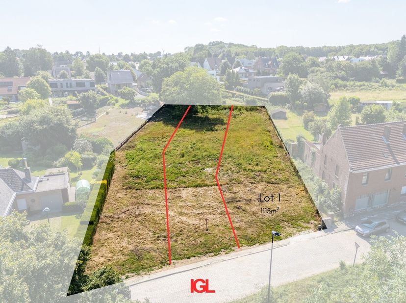 Immo Groot Leeuw stelt u deze bouwgrond voor in centrum Sint-Pieters-Leeuw. Het perceel bestaat uit 11a15ca en is toegelaten om een halfopen bebouwing