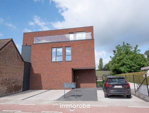                                         Gelijkvloers app. te huur in Sint-Eloois-Vijve, € 950
