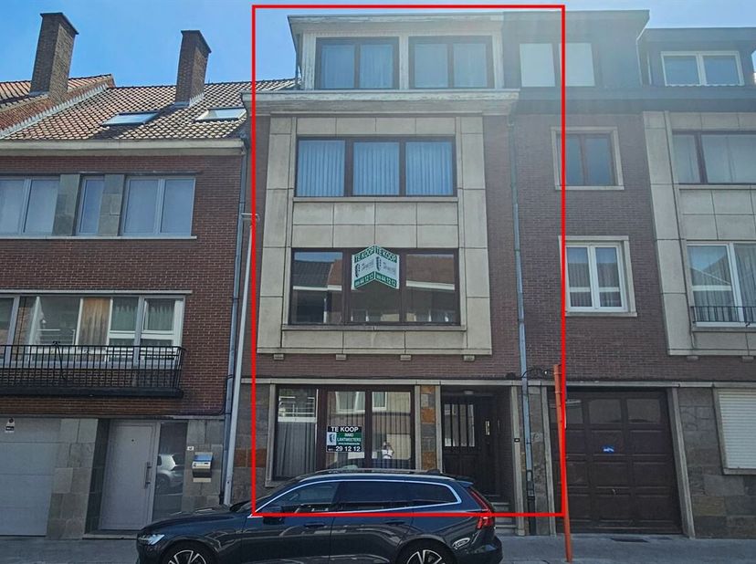 Topgelegen opbrengsteigendom met enorm potentieel nabij het Dusartplein!<br />
Bent u op zoek naar een slim investeringsproject met tal van mogelijkhe