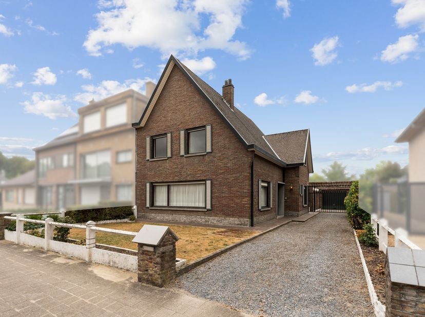 In de Beukenlaan, in een zeer rustige en kindvriendelijke woonwijk , doch op 2 KM van het Ring shoppingcentrum in Kuurne waar tal van winkels zijn, op