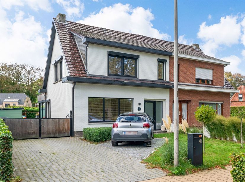 Huis te koop in Leemstraat 62,
                    2910 Essen