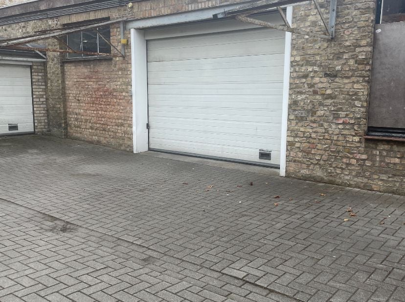 Garage à louer
                    à 8000 Brugge