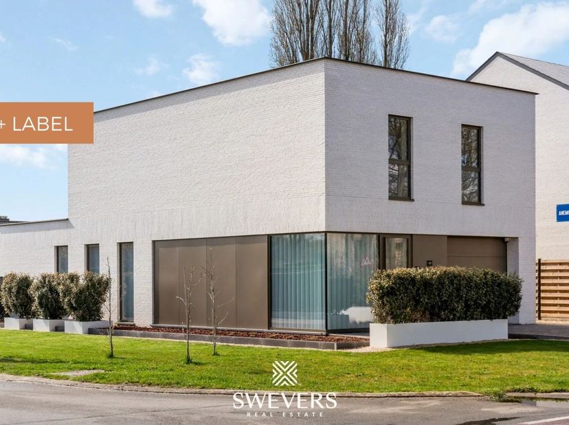 Voor meer info en fotos, surf naar www.swevers.be  Deze exclusieve A+  architectenwoning in de Meelbergstraat in Paal, gebouwd in 2025, combineert mod