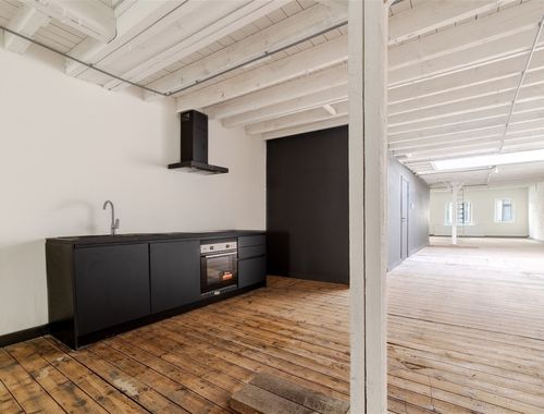                                         Espace de bureaux à vendre à Antwerpen, € 229.000

