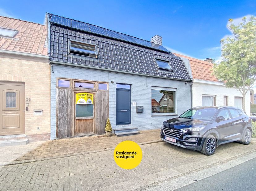 KIJKDAG ZATERDAG 23/05 VAN 10U TOT 12U! (graag vooraf inschrijven). Instapklare woning met 3 slaapkamers en zongerichte tuin met open verzichten. Op z
