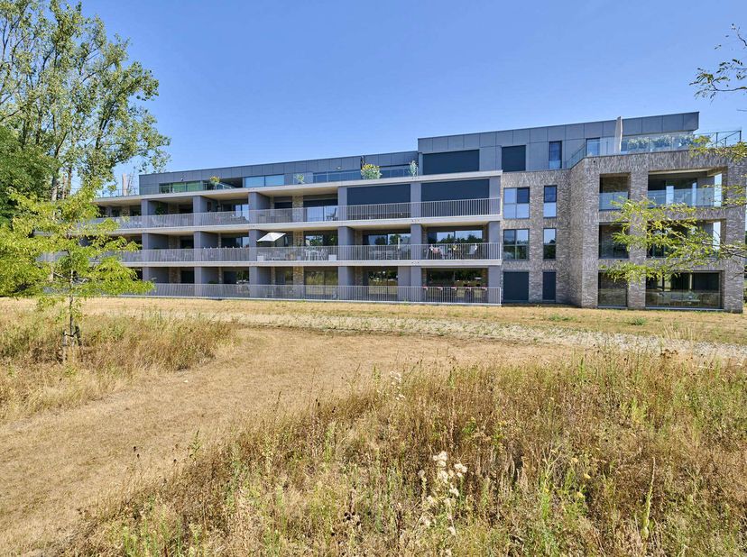 Luxe en zorgeloos wonen aan het water in Leopoldsburg!<br />
Zoek je een modern, energiezuinig nieuwbouwappartement waar rust en comfort samenkomen? D