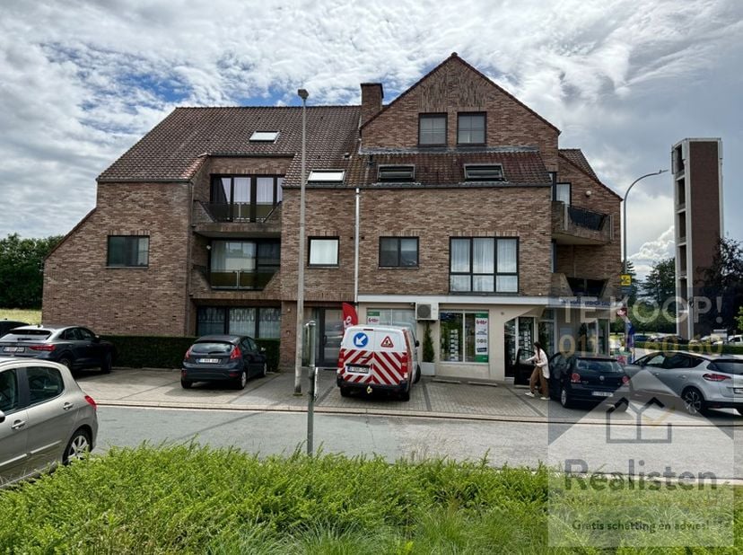 Op zoek naar een ruim appartement waar comfort, licht en een centrale ligging samenkomen?<br />
Dan is dit verzorgde appartement in As zeker een bezoe