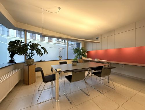                                         Espace de bureaux à louer à Gent, € 2.100
