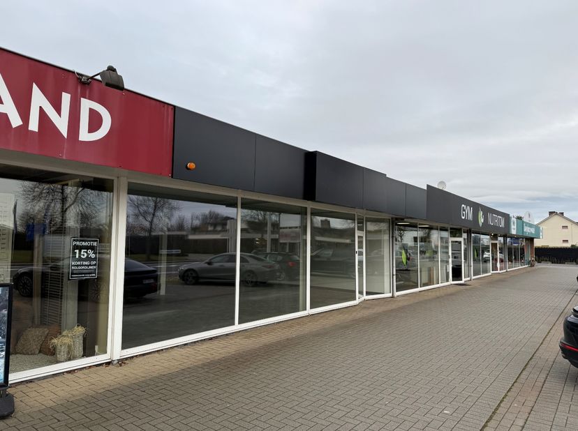 <br />
Voor meer info of bezoek gelieve ENKEL contact op te nemen via mail: info@oranjeberg.be. / For more info or visit please ONLY contact via email