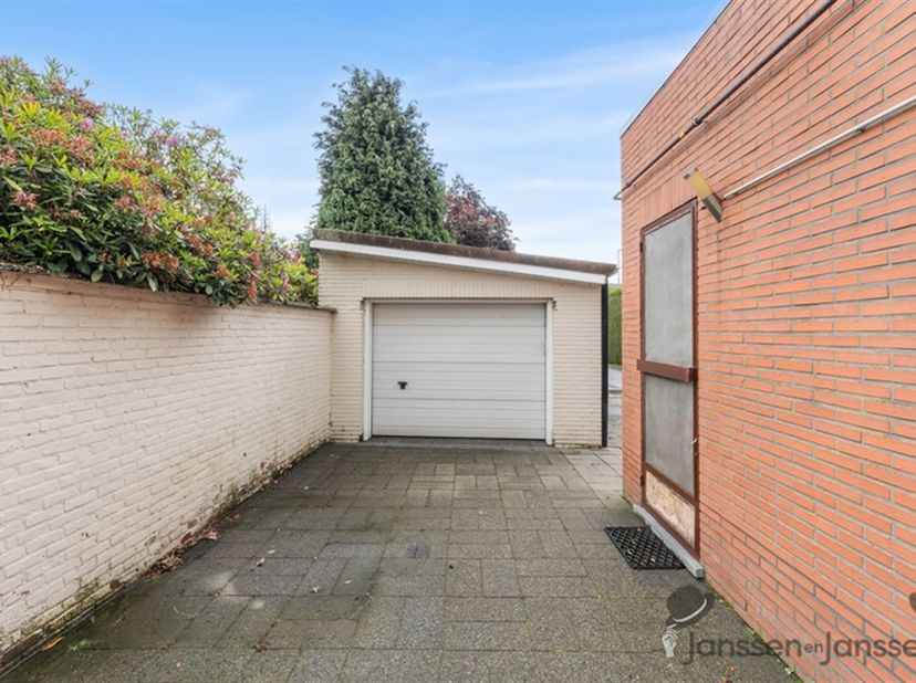 Charmante maison jumelée au centre de Tessenderlo<br />
<br />
Cet immeuble mitoyen bien entretenu est idéalement situé dans le centre de Tessenderl