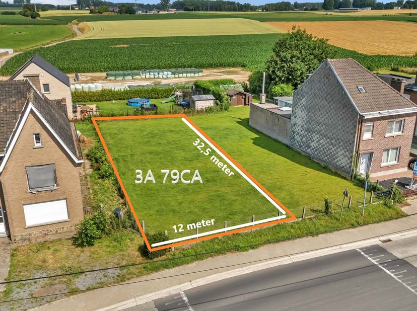 Op een rustige en residentiële ligging in Appelterre bevindt zich deze mooie bouwgrond van 379 m², bestemd voor het oprichten van een eengezinswoning