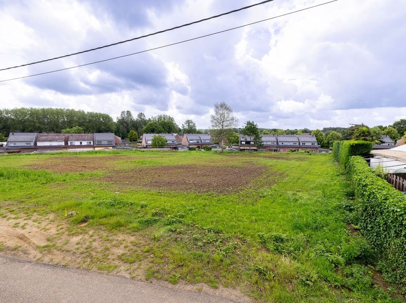 Rustig gelegen, zuidgerichte bouwgrond voor open bebouwing van 1196m² (lot 4). Gelegen te Ramsel met alle faciliteiten in de onmiddellijke omgeving. D
