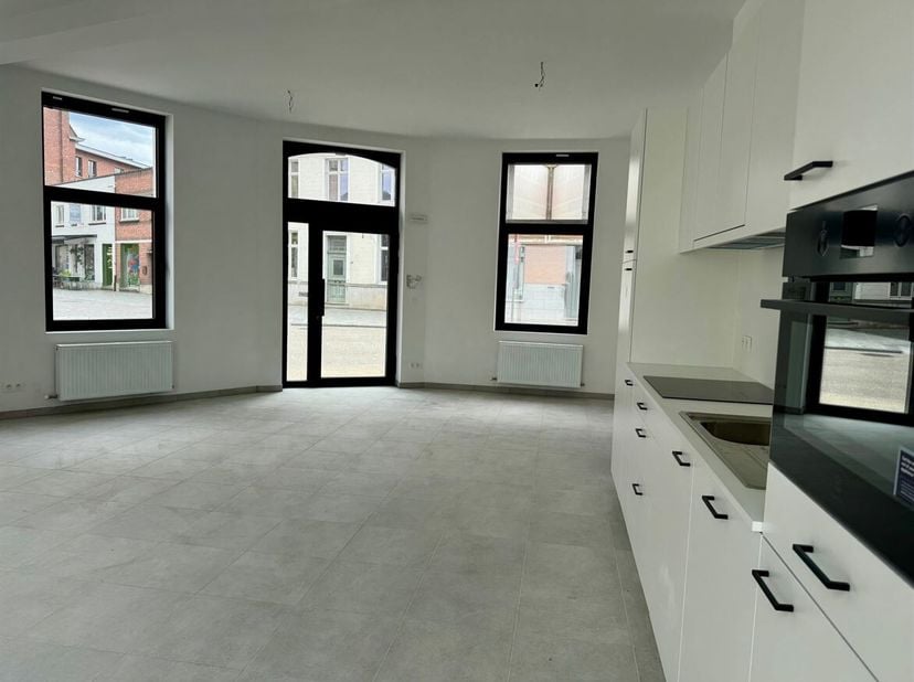 Volledig gerenoveerd gelijkvloers appartement met 2 slaapkamers en tuin te huur in het centrum van Berlaar!<br />
Ligging<br />
Dit prachtig gerenovee