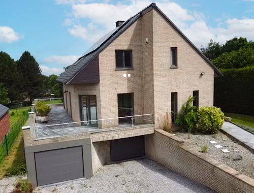                                         Villa te koop in Nalinnes, € 448.000
