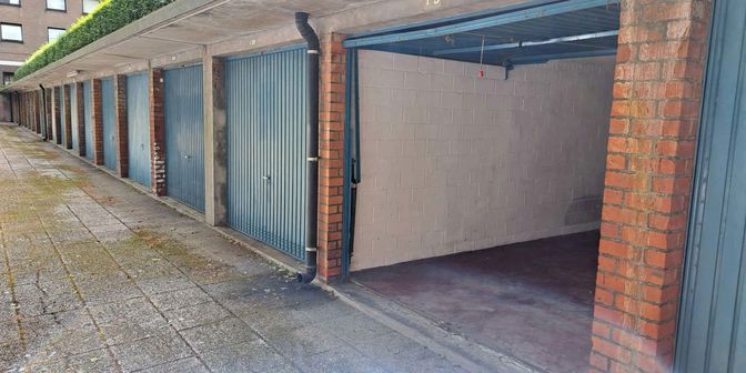 Garage te koop in Baron Ruzettelaan 78, 8310 Assebroek