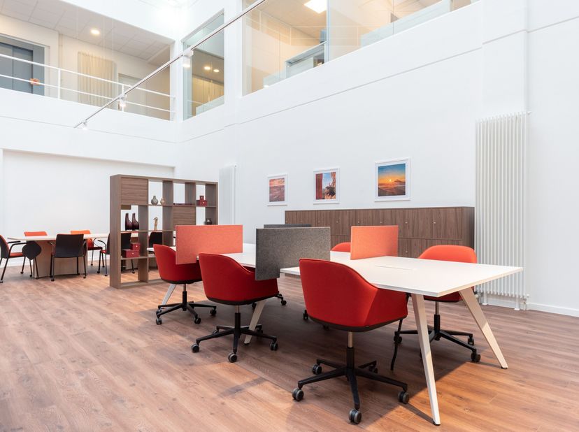 Bureaux multiservices à louer dans le bâtiment de l'entreprise à Temse situé le long de l'E17, à deux pas de l'entrée et de la sortie. En outre, le bâ