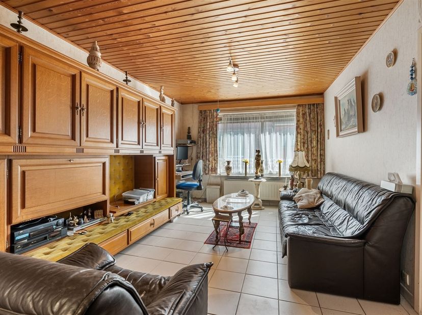 Journée portes ouvertes le samedi 14 mars de 11h à 12h<br />
<br />
<br />
Appartement à rénover dans le centre de Hasselt<br />
<br />
Situation