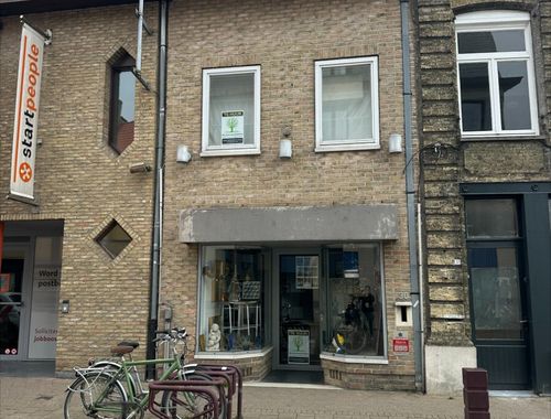                                         Bien commercial à louer à Veurne, € 900

