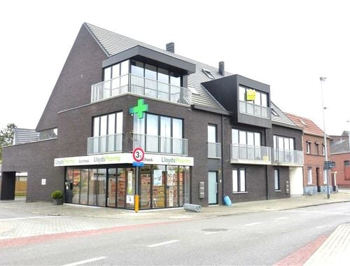                                         Penthouse à louer à Baasrode, € 760
