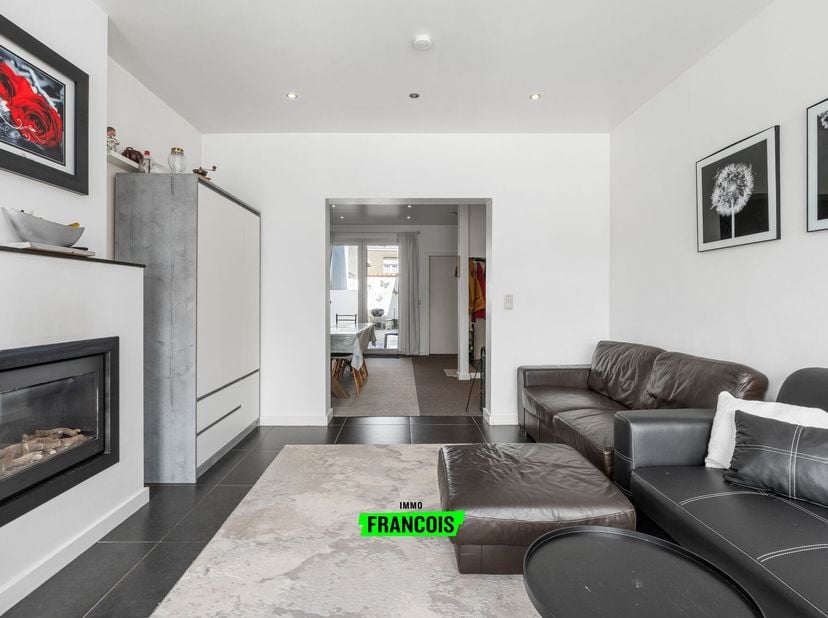 Bent u op zoek naar een appartement te koop in Blankenberge met een centrale ligging en twee slaapkamers? Dan is dit gelijkvloers appartement aan de K