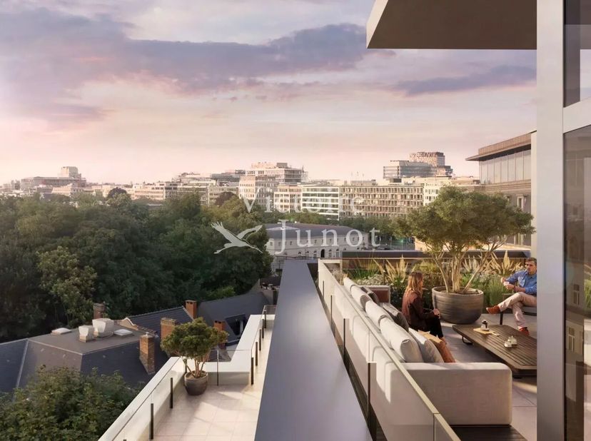 Victoire-Junot vous propose cet appartement exceptionnel 3 chambres (penthouse), traversant et aux proportions généreuses de 156,3 m². Il est situé au