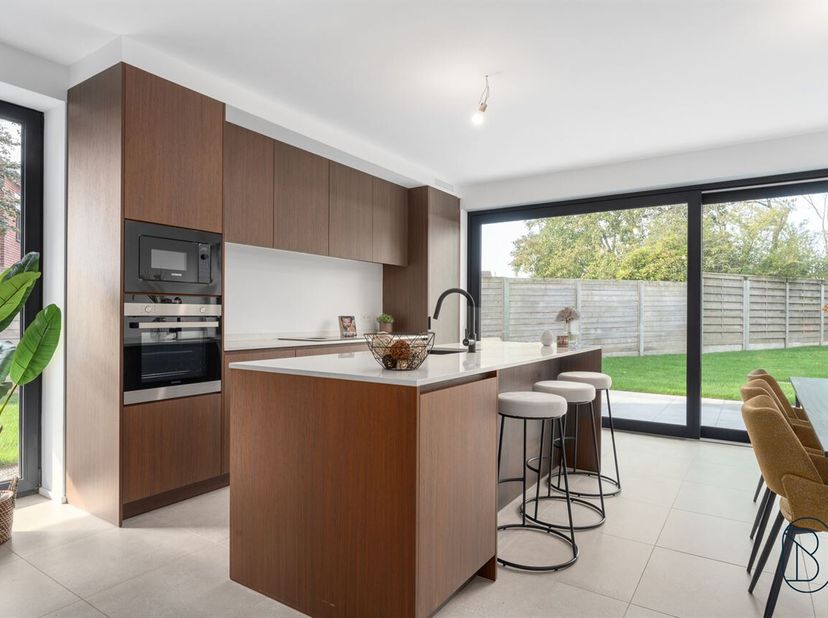 2 kwalitatieve luxueuze ENERGIENEUTRALE moderne nieuwbouwwoningen (21% btw). E-PEIL 0, TOPAFGEWERKT en volledig verhuisklaar!<br />
Nabij Wielsbeke, i