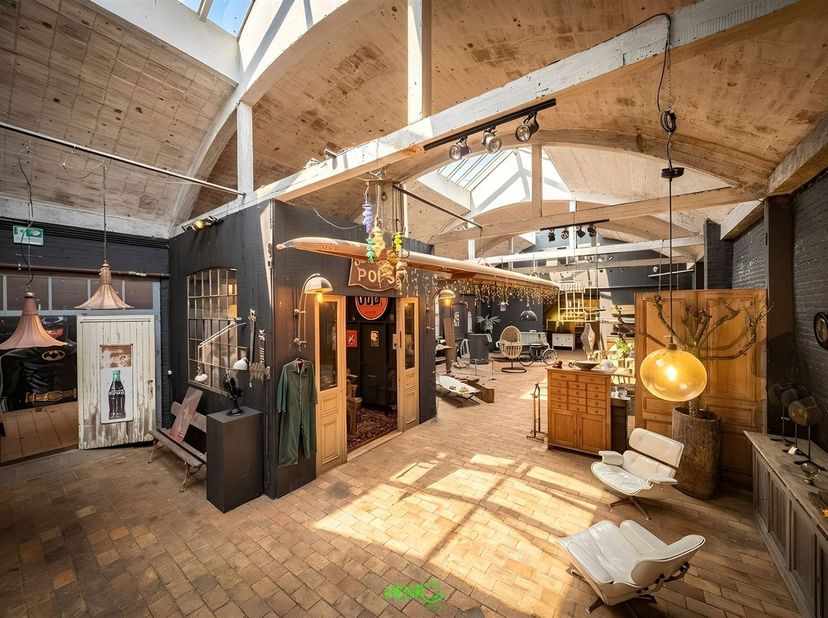 Bedrijfsvastgoed te koop in ,
                    7500 Tournai