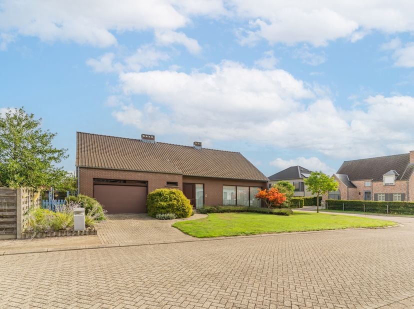 Huis te koop in Meikeverstraat 19,
                    2250 Olen
