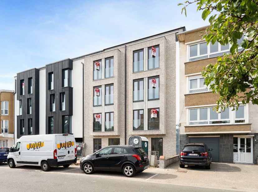 Koksijde: Luxueus nieuwbouwappartement met ruim terras vlak bij het centrum! Opgeleverd &amp; onmiddeliujk beschikbaar! Aankoop onder 6% BTW mogelijk ! On