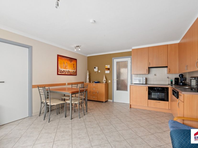 Te koop: ruim appartement in het centrum van Nieuwpoort, op korte afstand van zee, duinen en openbaar vervoer. Dit appartement, gebouwd in 2002, biedt