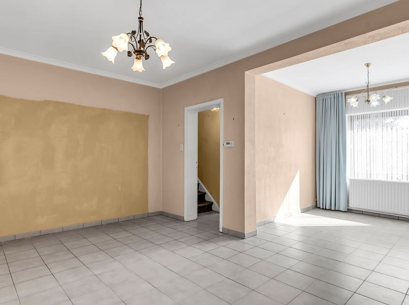 Deze te renoveren woning bevindt zich aan de Albert Forgeurstraat 1 in Genk (Zwartberg).<br />
<br />
Bent u op zoek naar een starterswoning die u vol