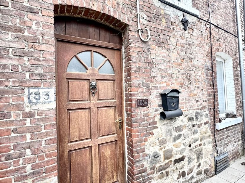 Jolie maison 2 façades avec jardin à Havré.<br />
Située dans le village prisé de Havré, cette maison 2 façades bénéficie d’une situation idéale à pro