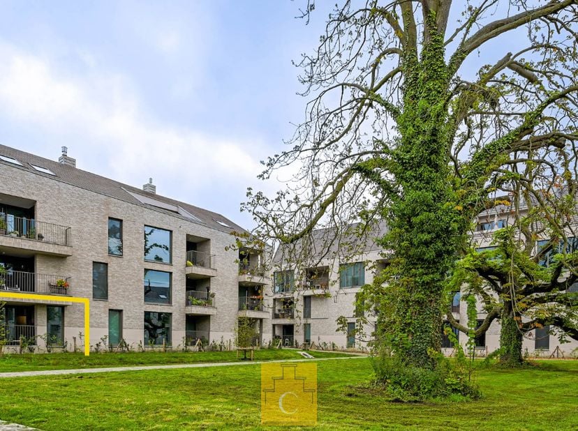 Residentie 'Gulden Roos'&amp;nbsp; is gelegen op een boogscheut van t' Stil Ende. Dit appartement geniet van een&amp;nbsp;stijlvolle moderne afwerking met kwa