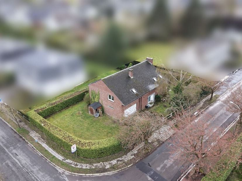 Quartier Versailles, situation stratégique et convoitée au coeur de la commune, au calme et à proximité directe de toutes les facilités (petits commer