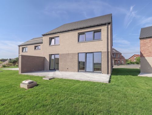                                         Villa à vendre à Mettet, € 330.000
