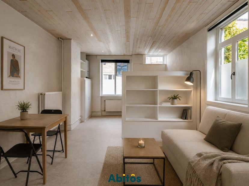 In de Krijgsgasthuisstraat, gelegen in de gegeerde Ekkergemwijk, bevindt zich deze gezellige hoekstudio met een bijzonder karakter. De studio maakt de