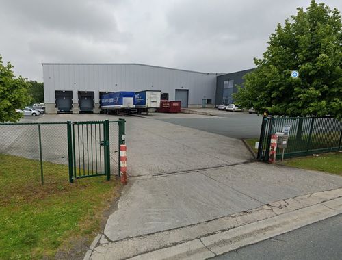                                         Entrepôt avec bureau à louer à Saintes, € 40.039
