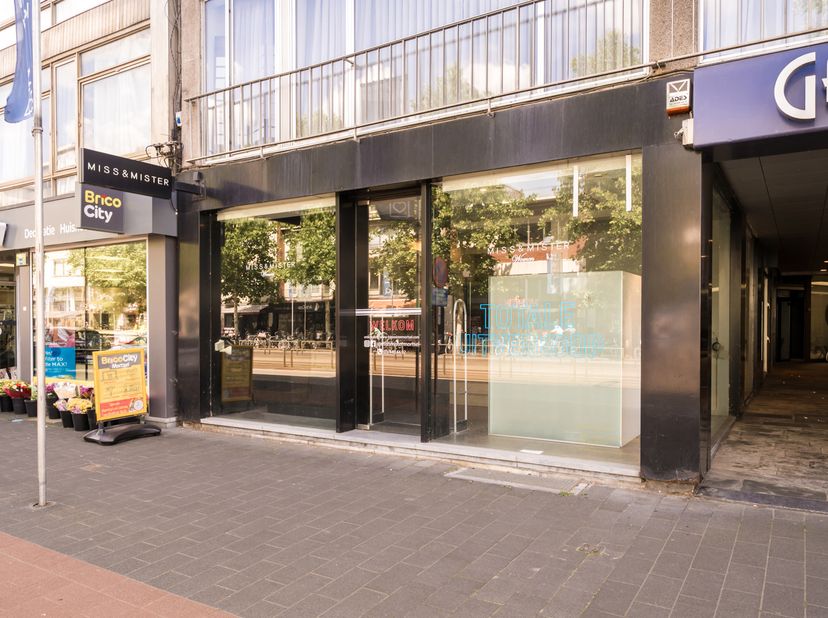 Bien professionnel à vendre
                    à 2640 Mortsel