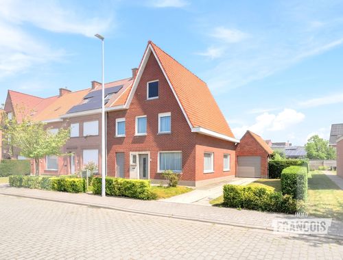                                         Maison jumelée à vendre à Poperinge, € 230.000
