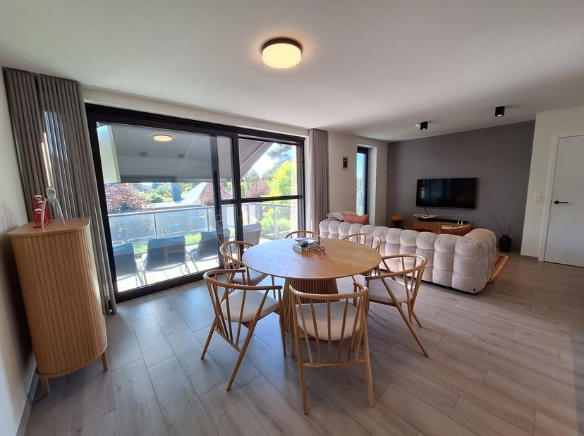 In het centrum van Zonhoven staat dit prachtig appartement te huur met een luxe afwerking. Dit modern appartement heeft een EPC-waarde van 57 kWh/m² w