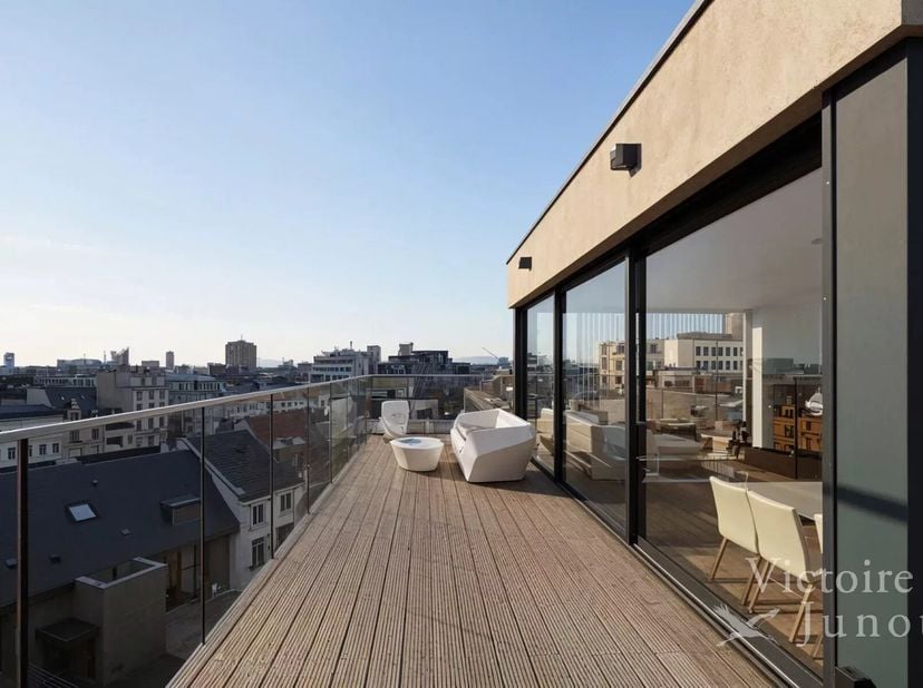 Appartement te koop in ,
                    1050 Elsene