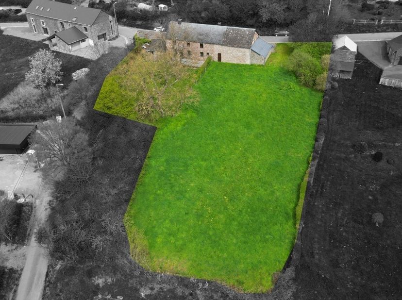 ERA B-LUX makelaarskantoor stelt u met plezier een uniek pand voor gelegen in het dorp Werpin (Hotton). Deze 18de-eeuwse hoeve charmeert onmiddellijk