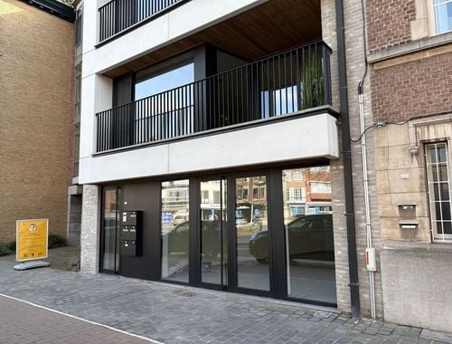                                         Rez-de-chaussée commercial à louer à Brasschaat, € 1.275
