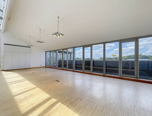                                         Bureaux à louer à Lokeren, € 2.600

