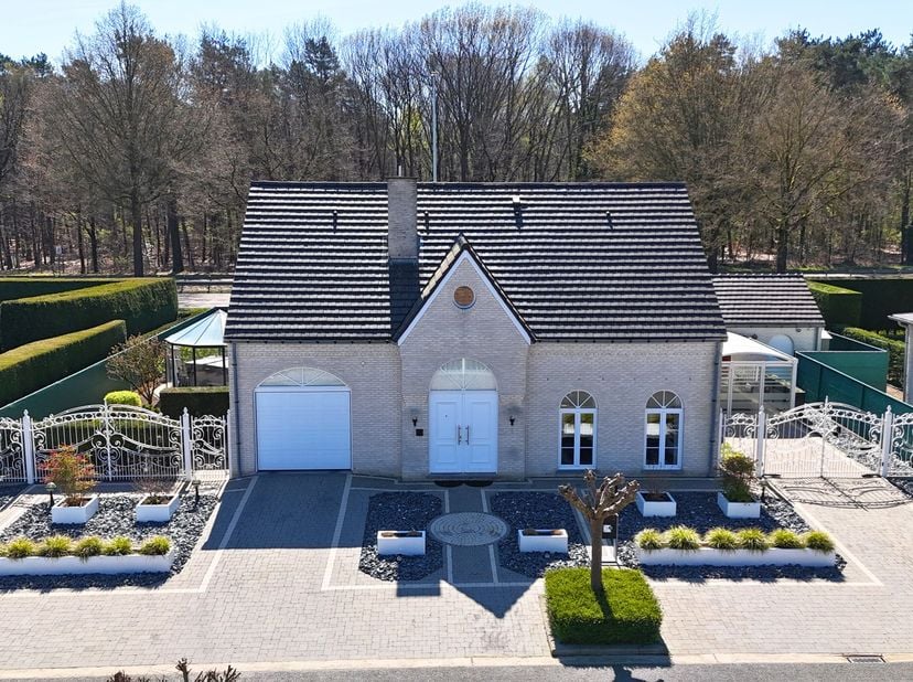 Energiezuinige open bebouwing op toplocatie in Dilsen-Stokkem<br />
<br />
Adres: Dopheidestraat 8, 3650 Dilsen-Stokkem<br />
<br />
Deze ruime, insta
