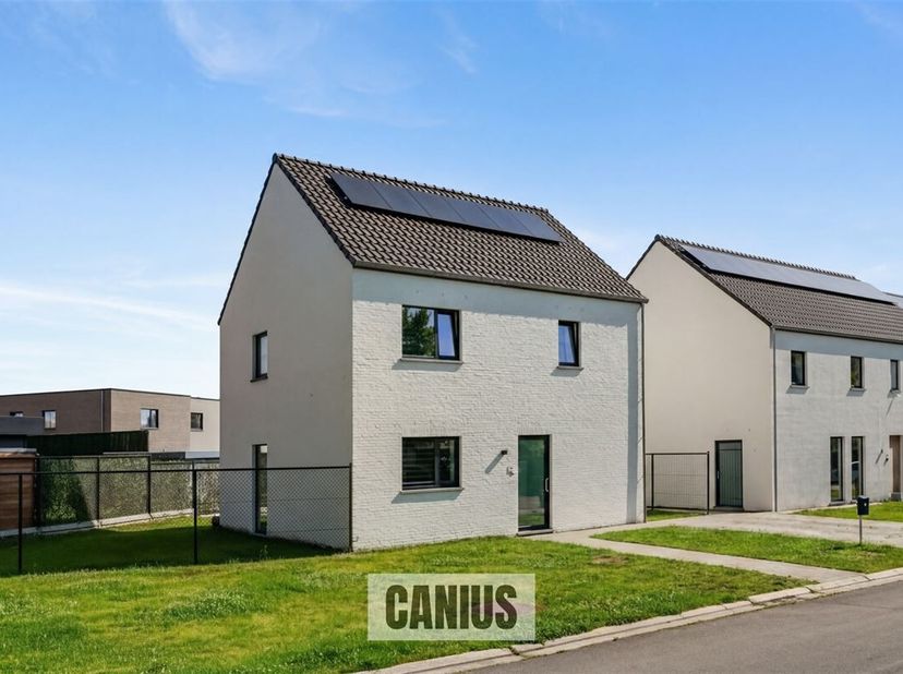 ENERGIEZUINIGE OPEN BEBOUWING MET 3 SLKS<br />
In het rustige &amp; groene Munsterbilzen, deelgemeente van de stad Bilzen-Hoeselt treffen wij de verkaveli