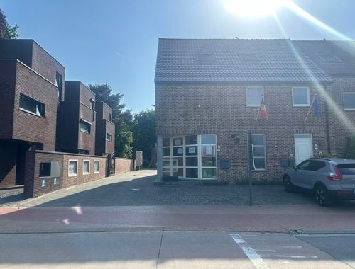                                         Kantoor te huur in Wijchmaal, € 875
