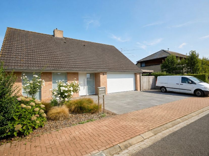 Roeselare –&amp;nbsp; stijlvolle villa met zonnige tuin, 5 slaapkamers/bureel, dubbele garage en ruime carport. opp 564 m².<br />
<br />
Ontdek deze prach